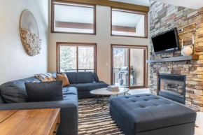 Cloud 9 by AvantStay Located at the Base of Vail Ski Resort w Community Pool Hot Tub